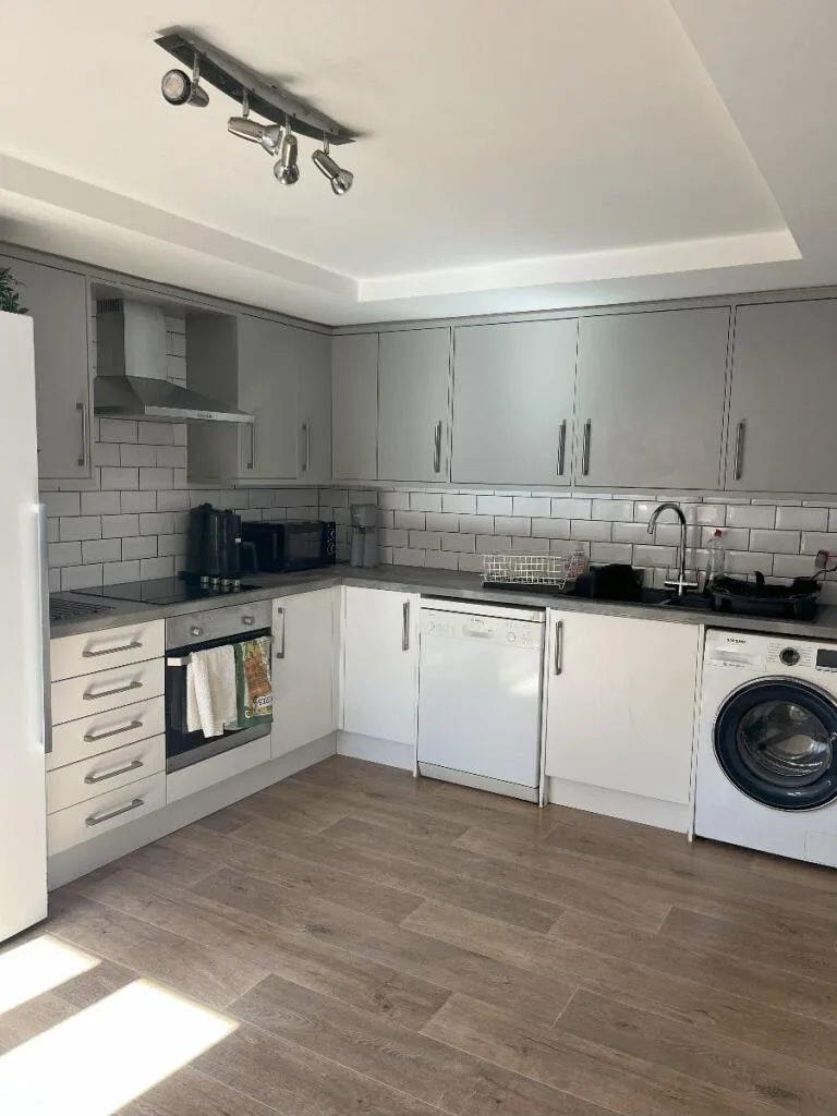 5 bedroom terraced house for rent