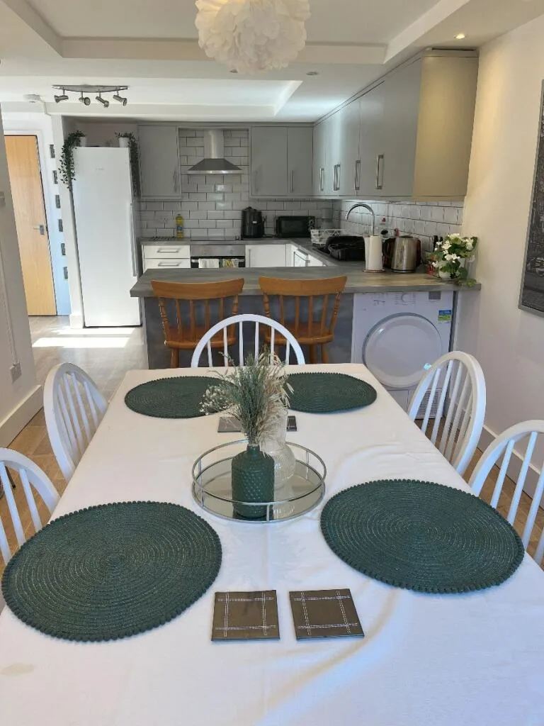5 bedroom terraced house for rent