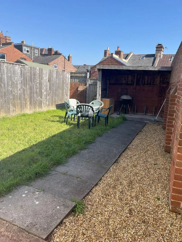 5 bedroom terraced house for rent