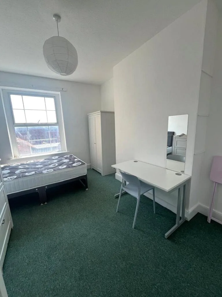 4 bedroom maisonette for rent