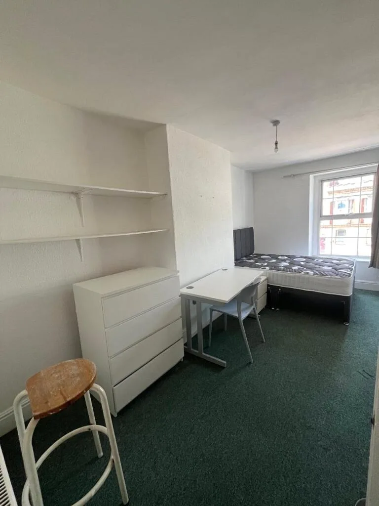 4 bedroom maisonette for rent