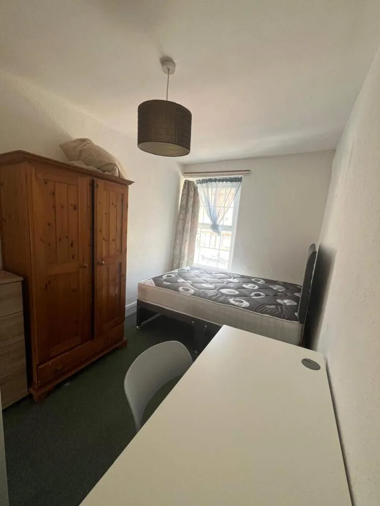 4 bedroom maisonette for rent