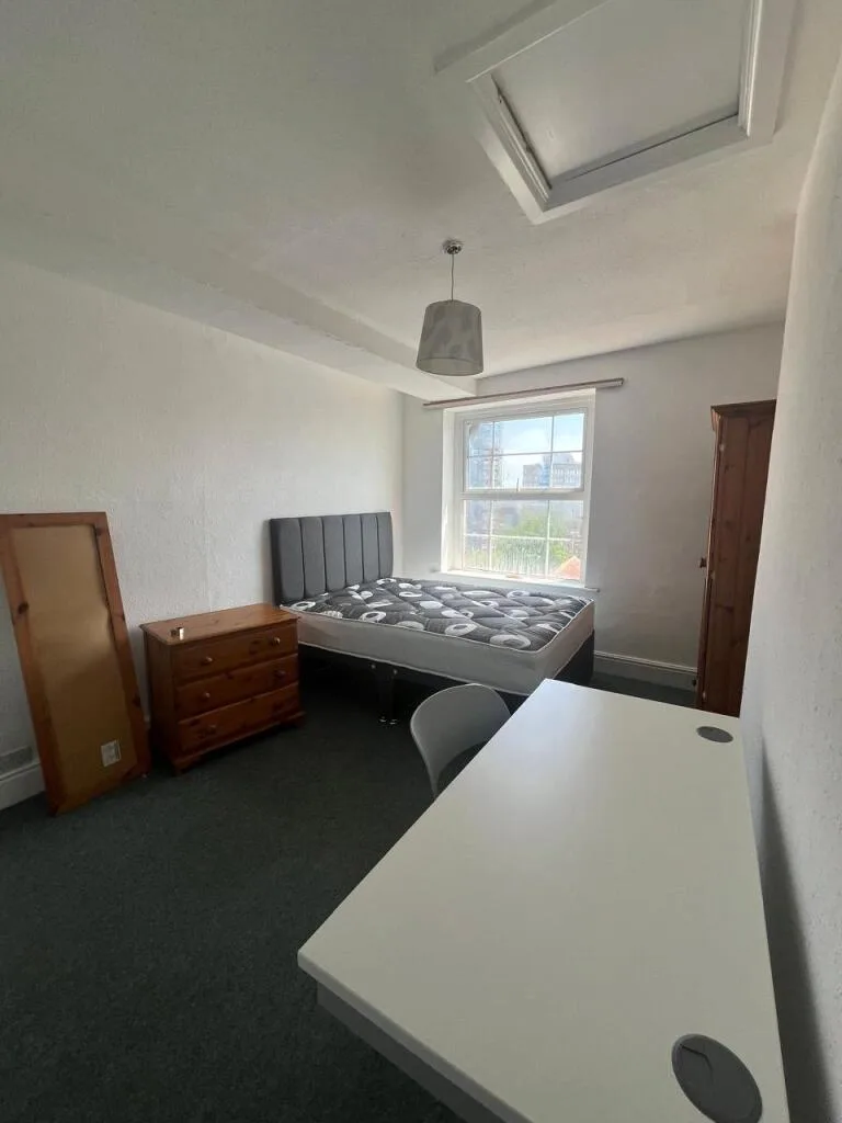 4 bedroom maisonette for rent