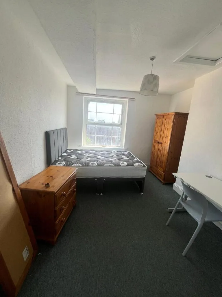 4 bedroom maisonette for rent