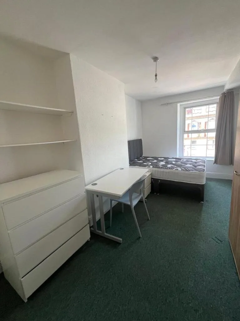 4 bedroom maisonette for rent