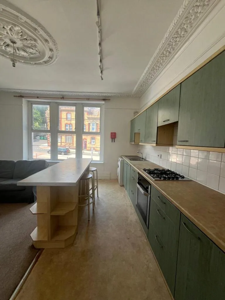 4 bedroom maisonette for rent