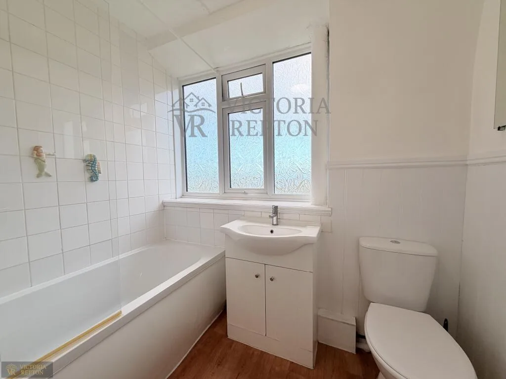 5 bedroom semi-detached house for rent