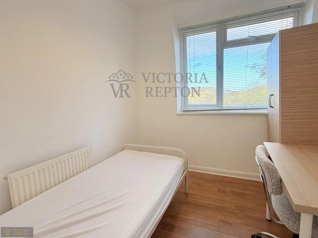 5 bedroom semi-detached house for rent