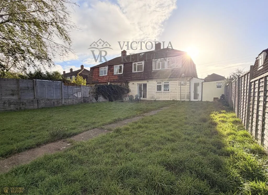 5 bedroom semi-detached house for rent