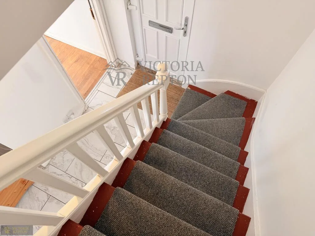 5 bedroom semi-detached house for rent