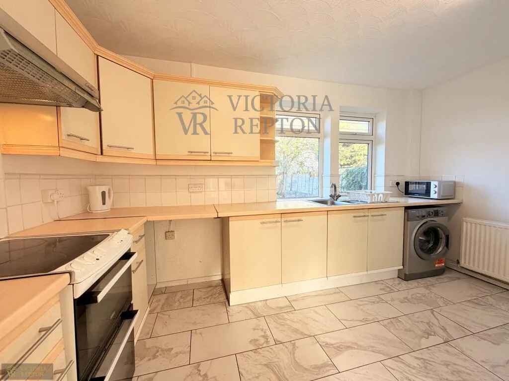 5 bedroom semi-detached house for rent