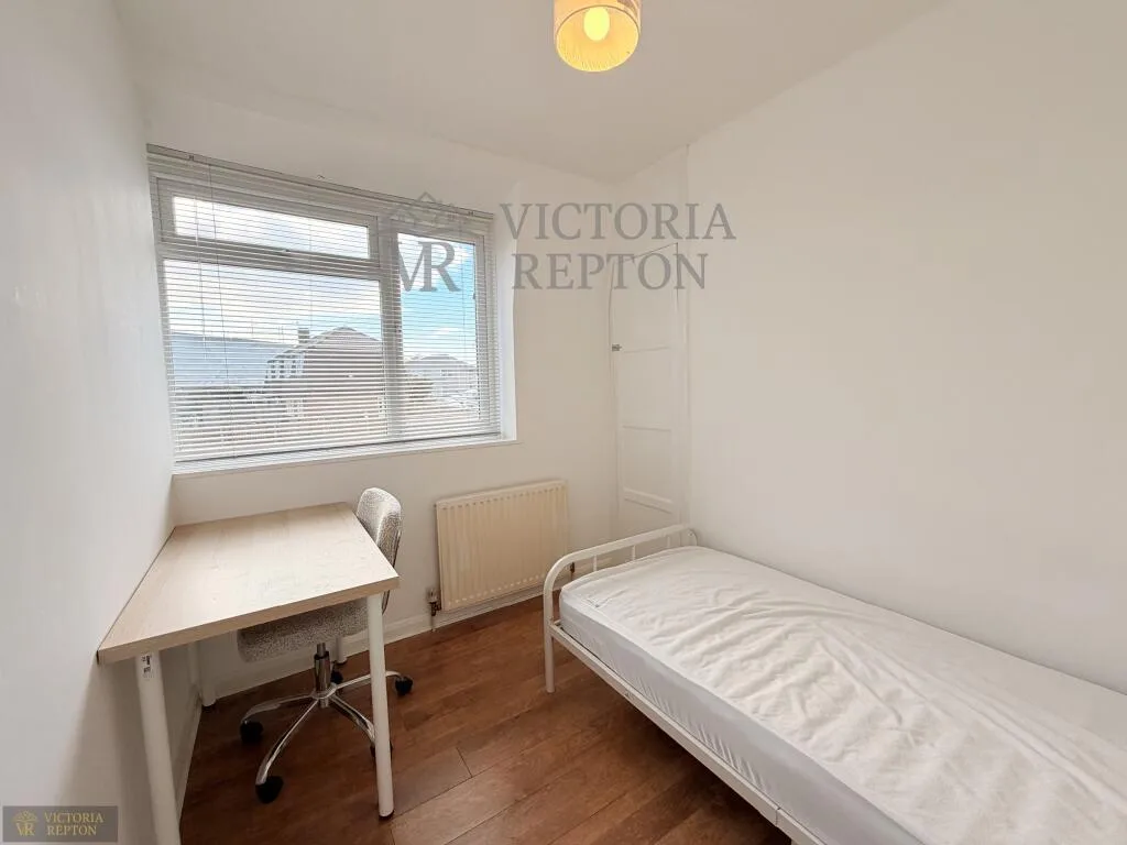 5 bedroom semi-detached house for rent