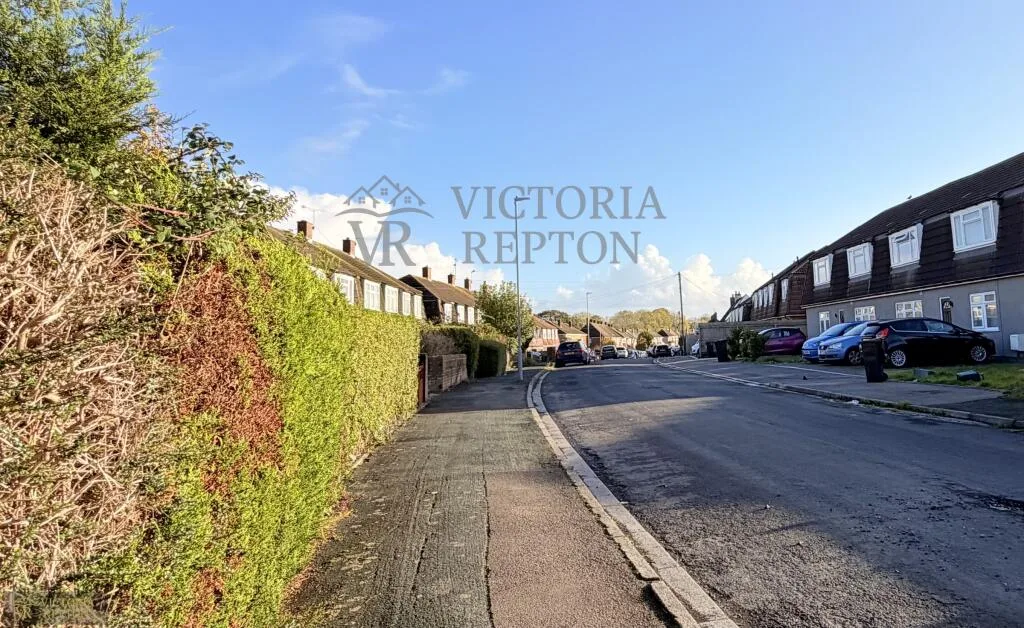 6 bedroom semi-detached house for rent
