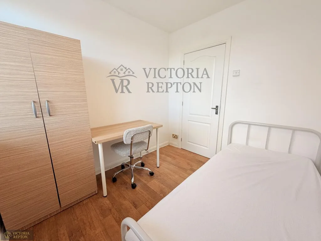 6 bedroom semi-detached house for rent