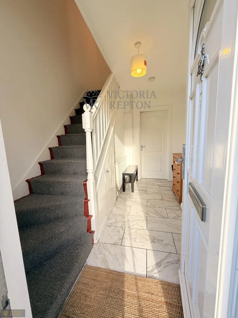 6 bedroom semi-detached house for rent