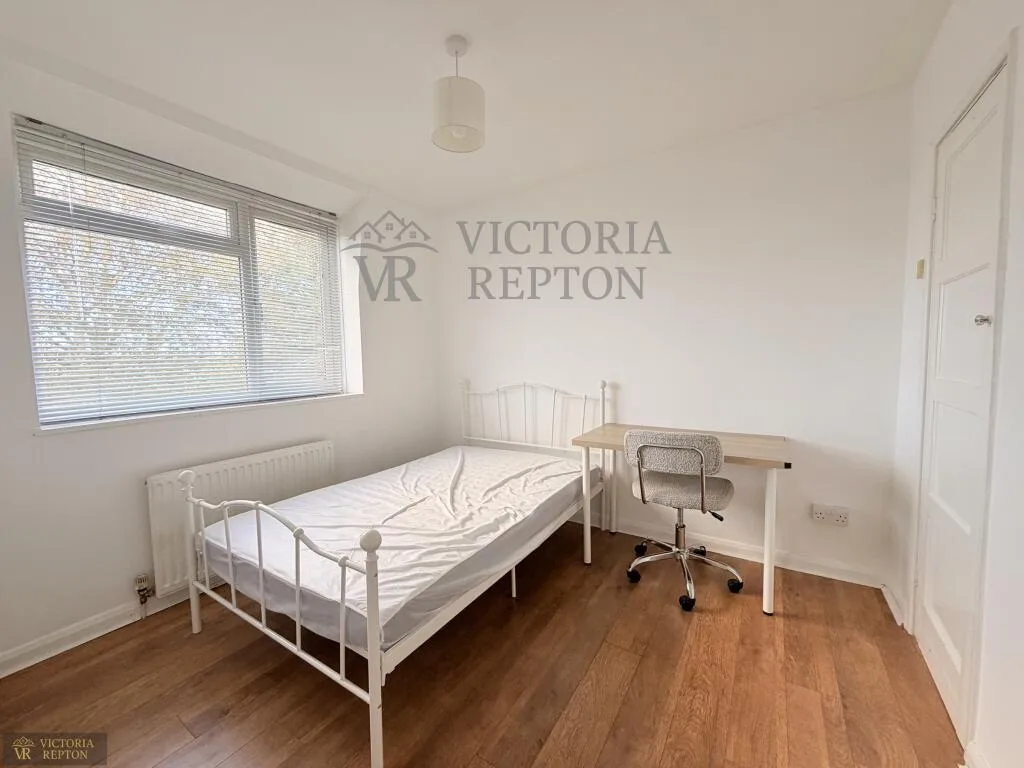 6 bedroom semi-detached house for rent