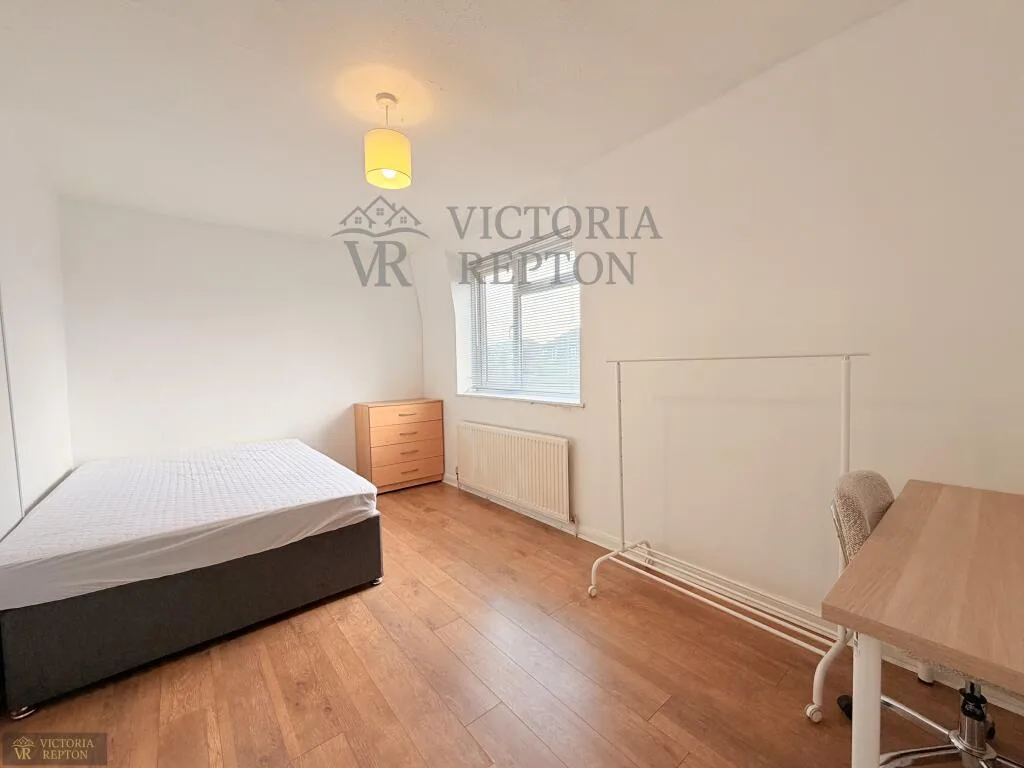 6 bedroom semi-detached house for rent