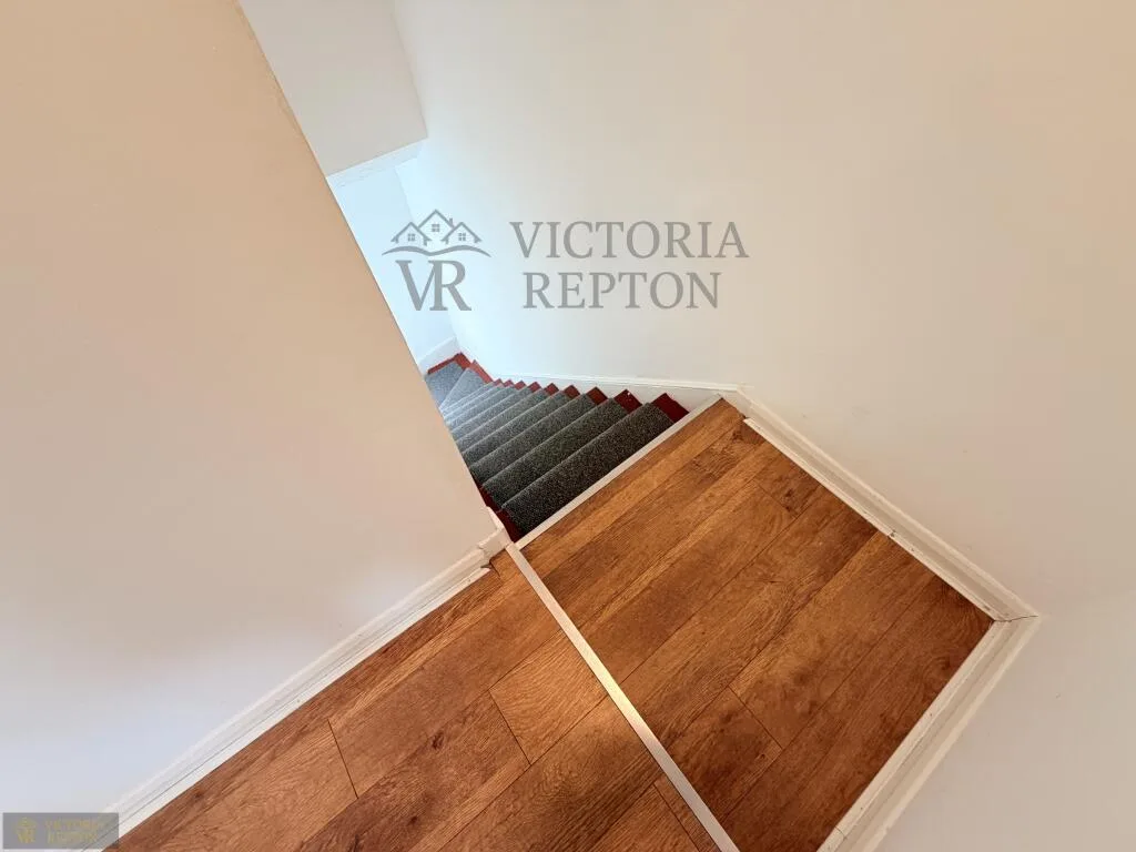 6 bedroom semi-detached house for rent