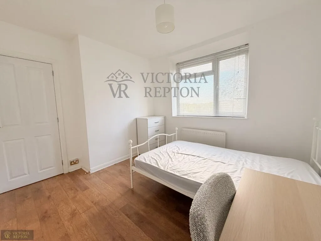 6 bedroom semi-detached house for rent