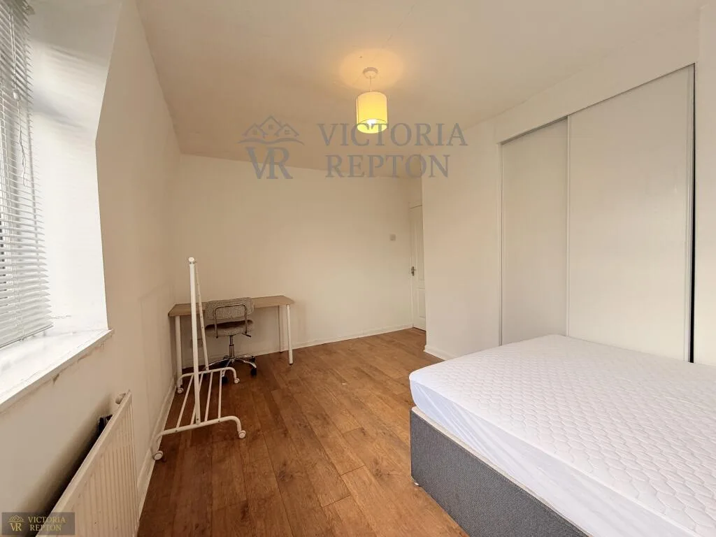 6 bedroom semi-detached house for rent