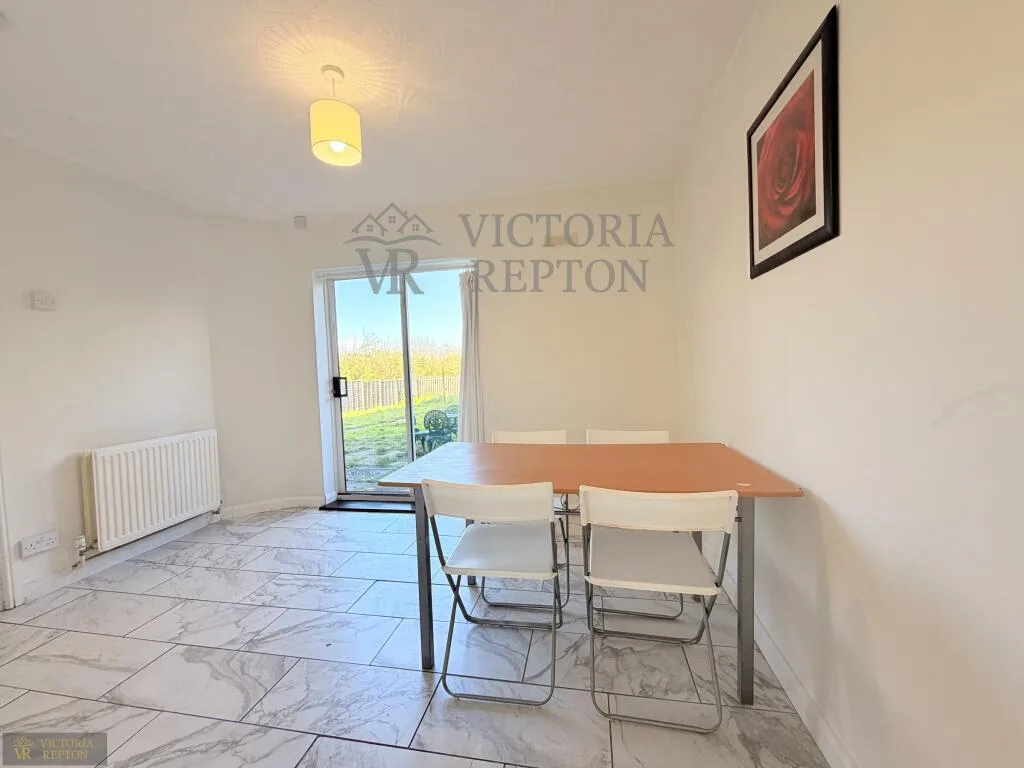6 bedroom semi-detached house for rent
