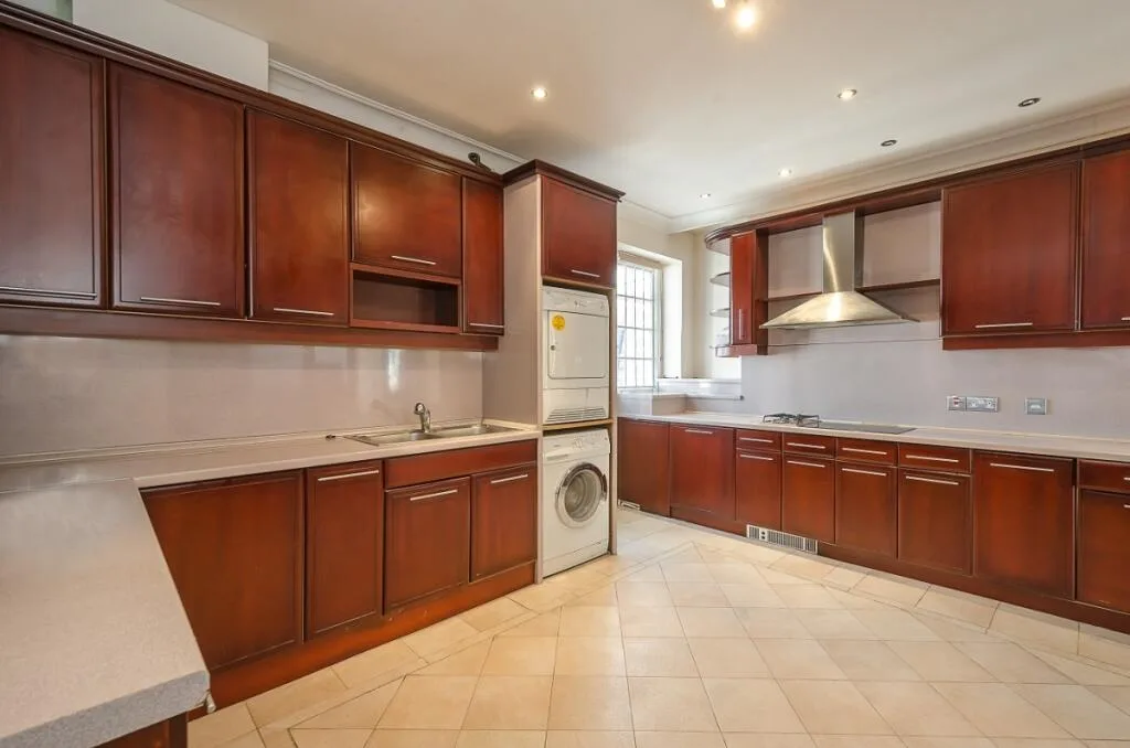 4 bedroom flat for rent