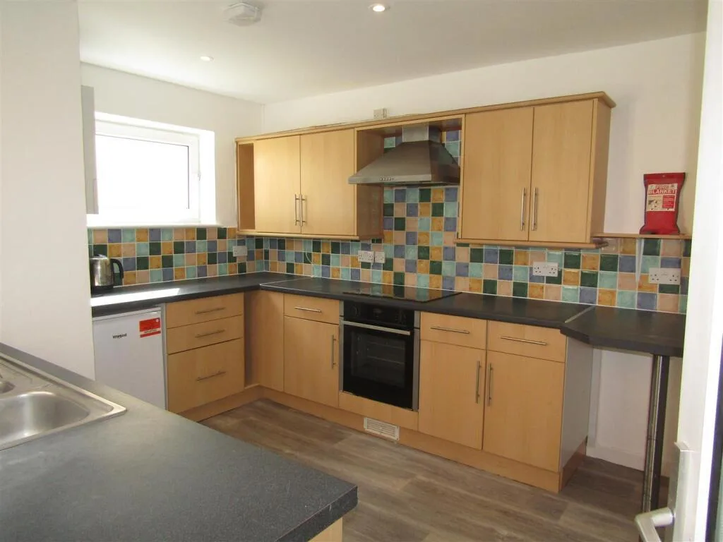 5 bedroom terraced house for rent