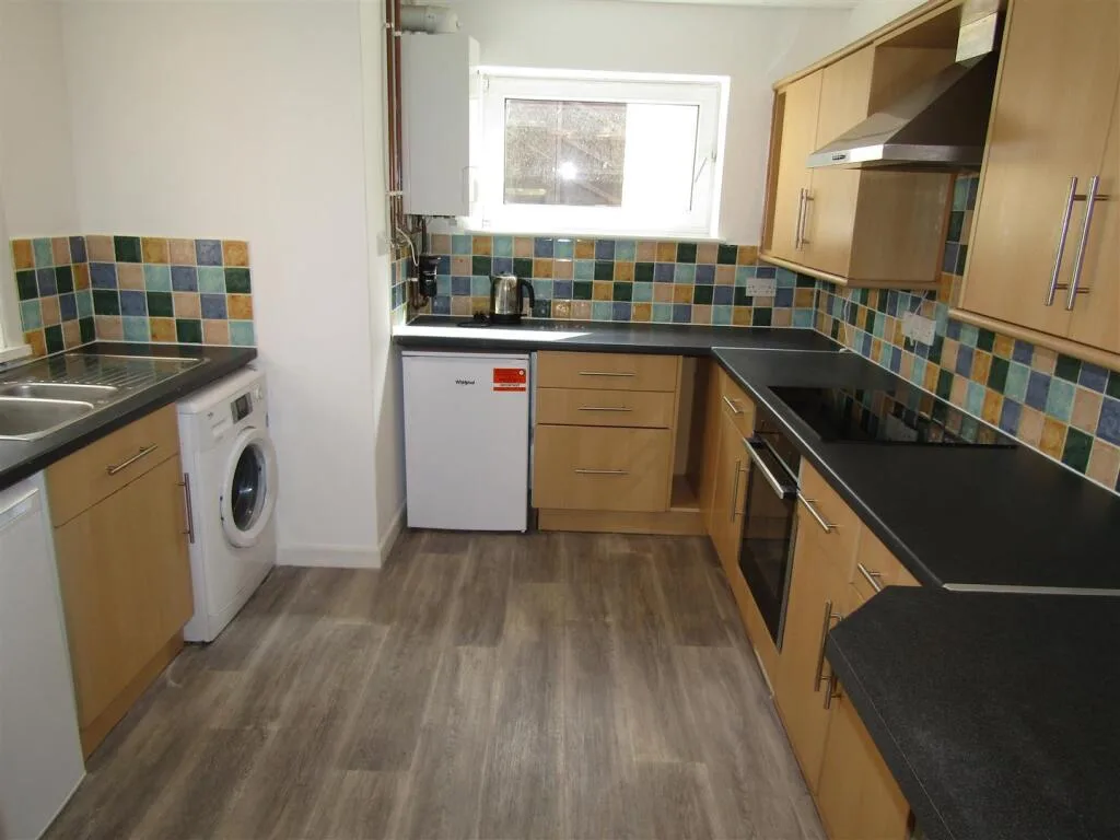 5 bedroom terraced house for rent