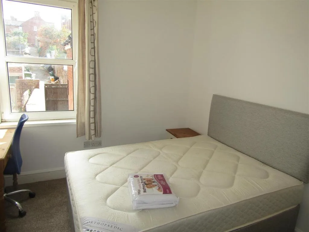 5 bedroom terraced house for rent