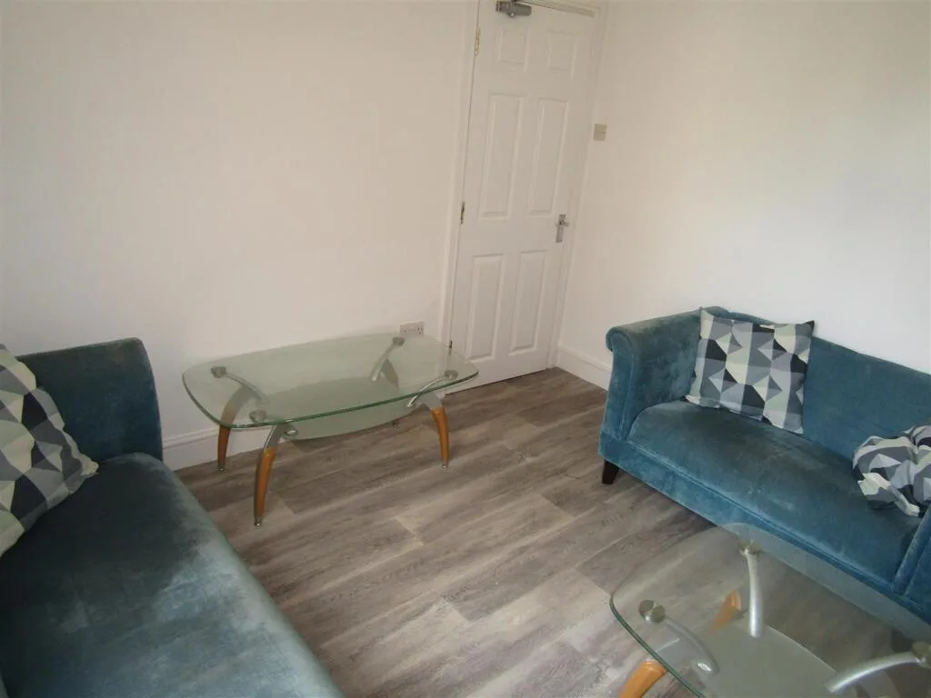 5 bedroom terraced house for rent