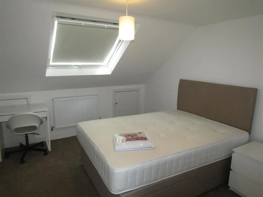 5 bedroom terraced house for rent