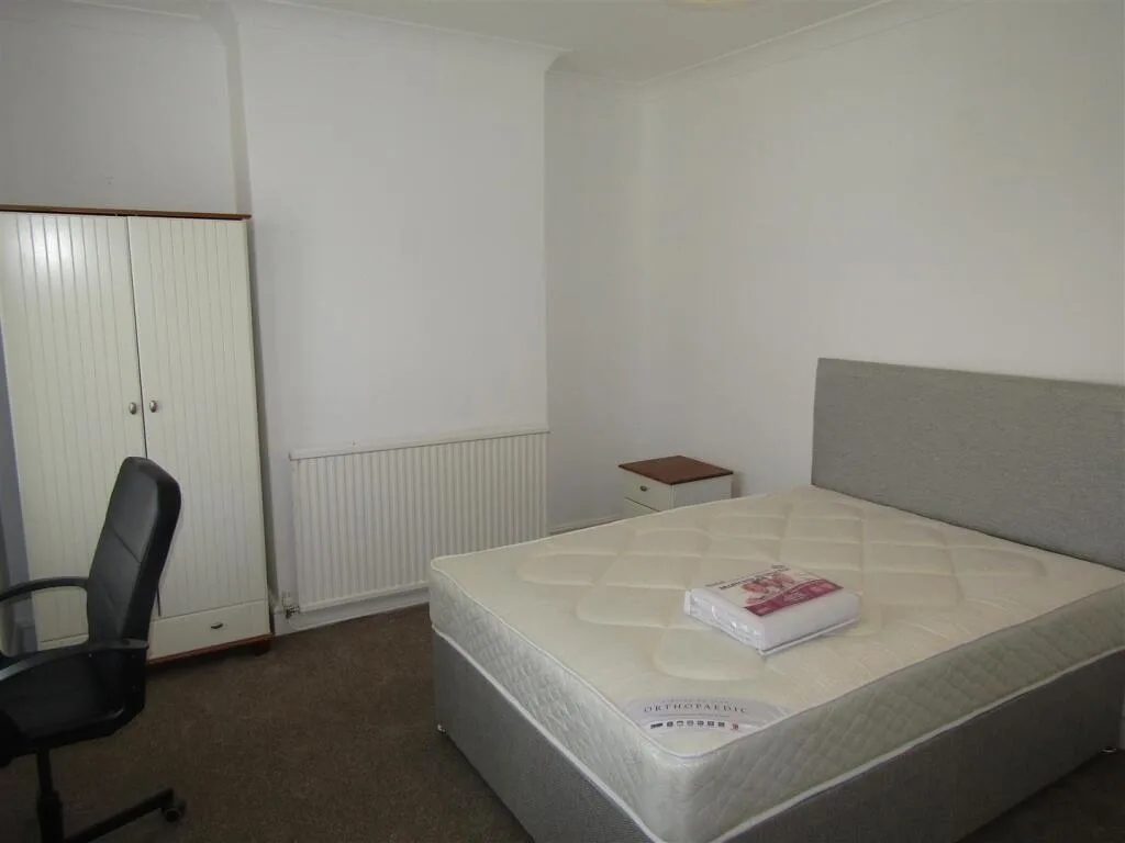 5 bedroom terraced house for rent