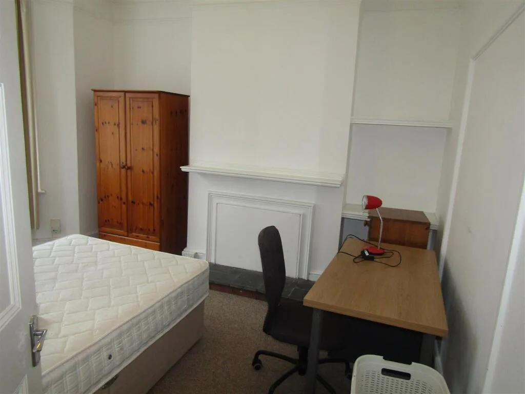 5 bedroom house for rent