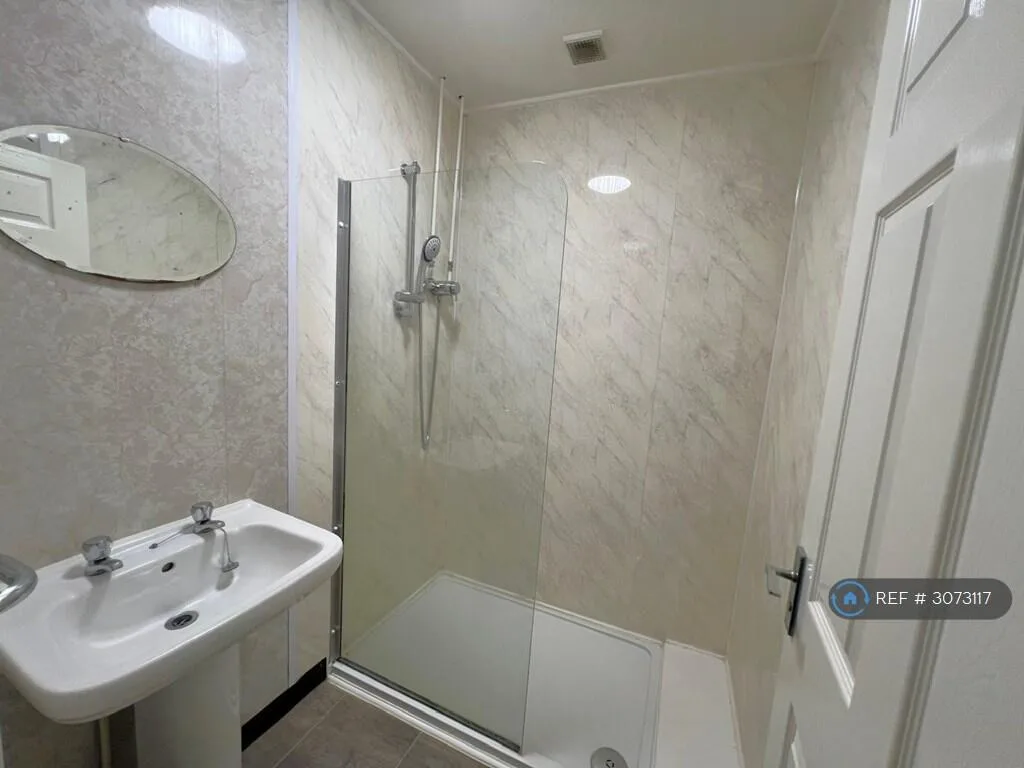 4 bedroom maisonette for rent