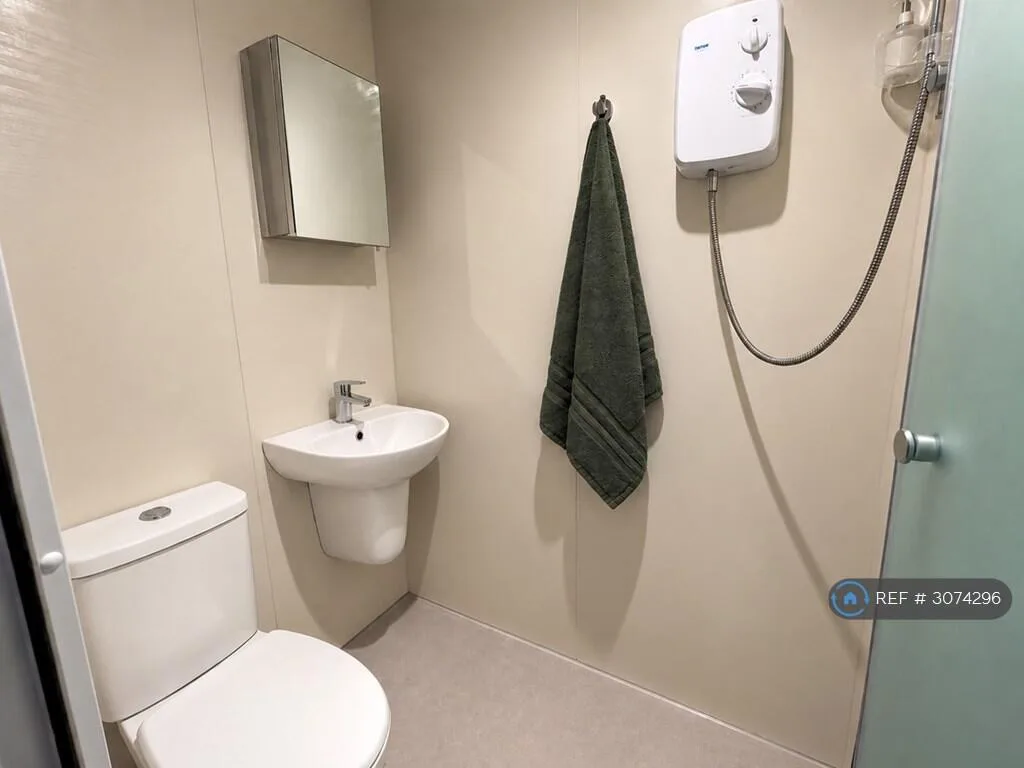 7 bedroom flat for rent