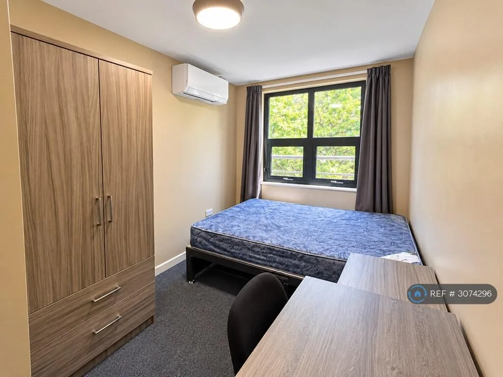 7 bedroom flat for rent
