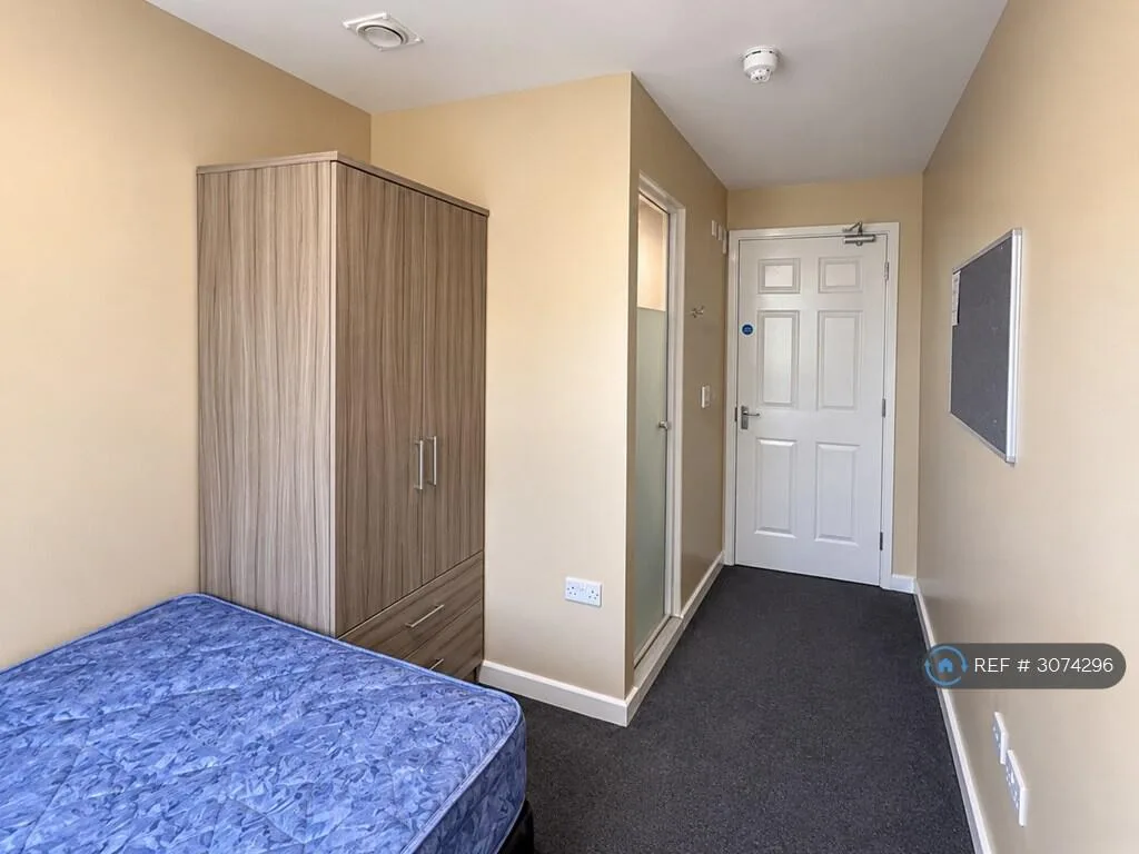 7 bedroom flat for rent
