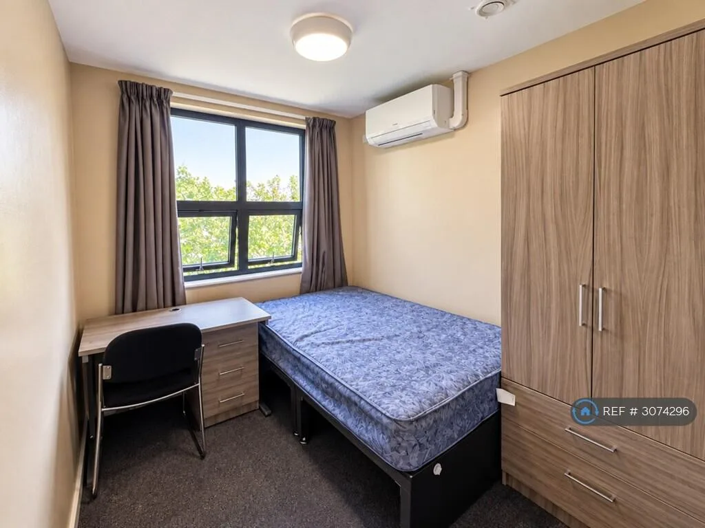 7 bedroom flat for rent