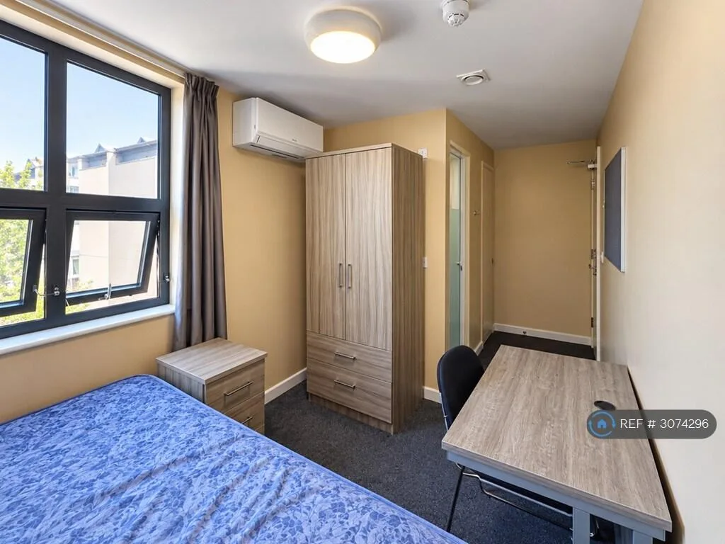 7 bedroom flat for rent