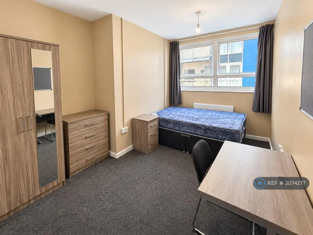 7 bedroom flat for rent