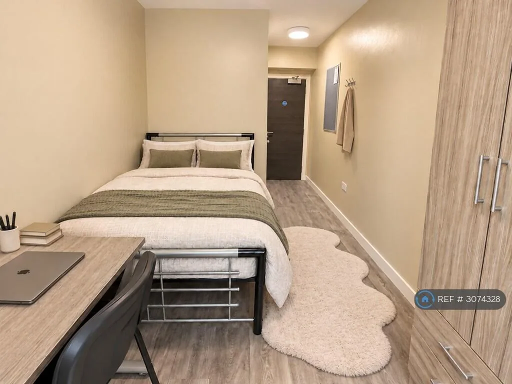 7 bedroom flat for rent