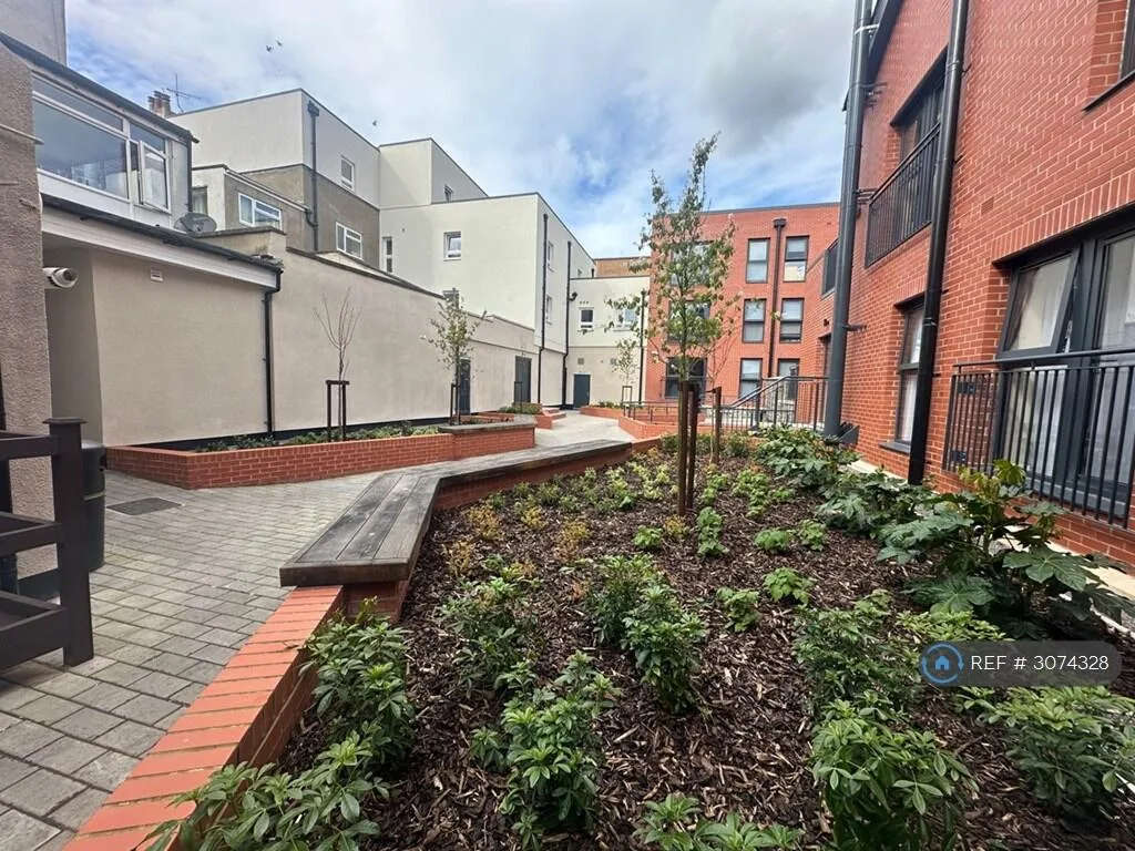 7 bedroom flat for rent