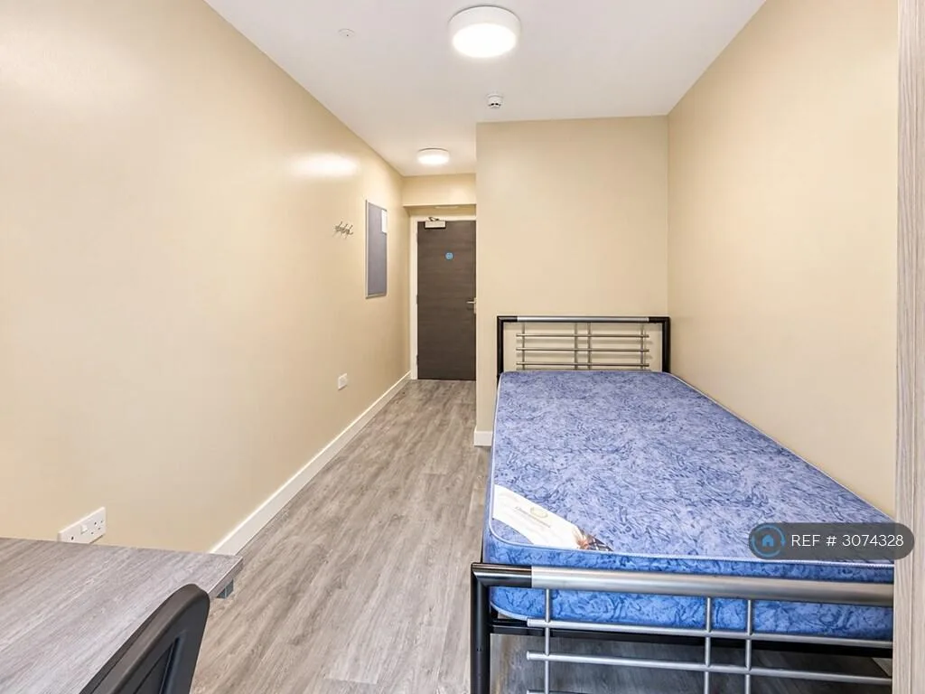 7 bedroom flat for rent