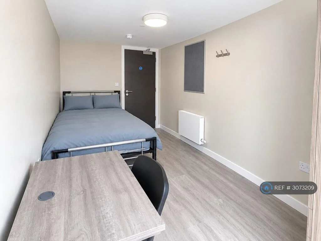 5 bedroom flat for rent