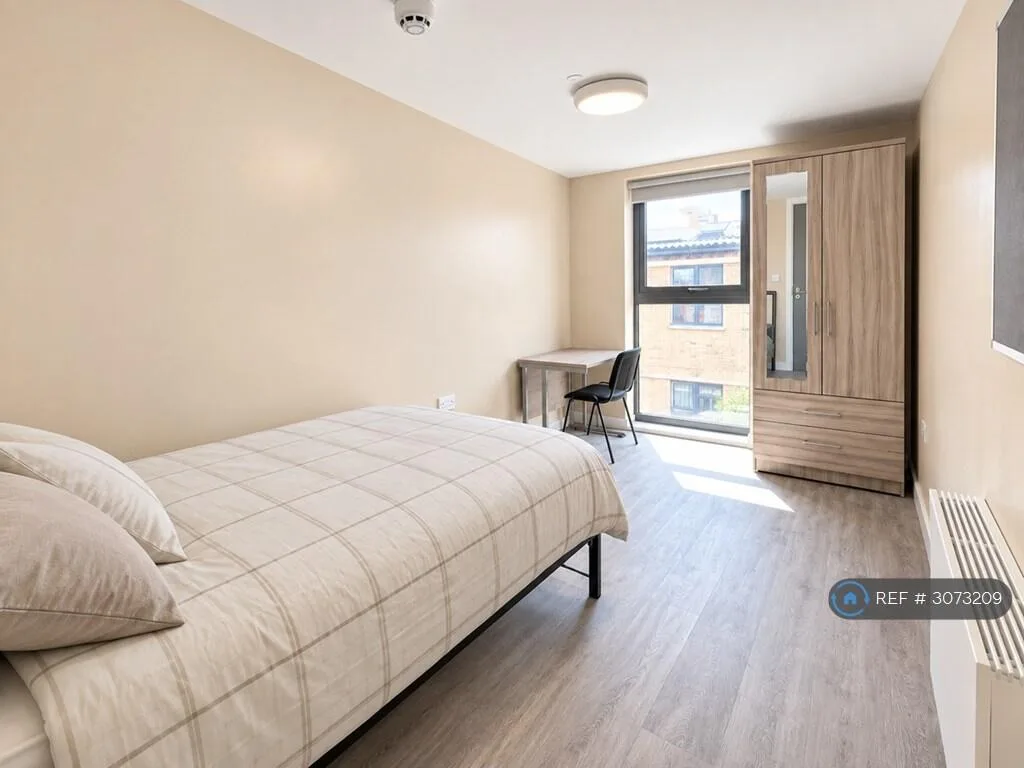 5 bedroom flat for rent