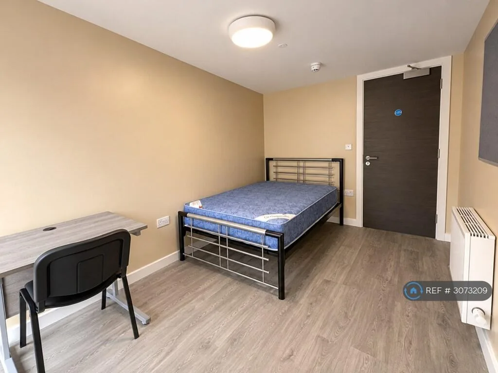 5 bedroom flat for rent