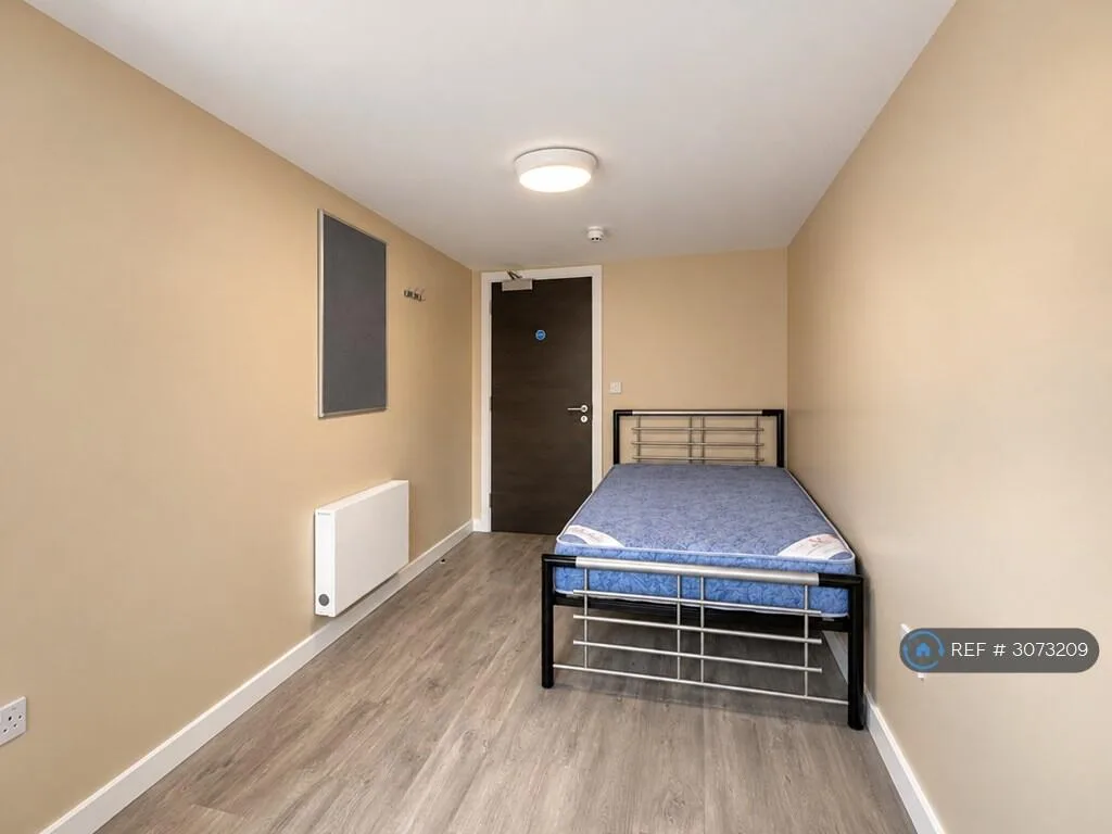 5 bedroom flat for rent