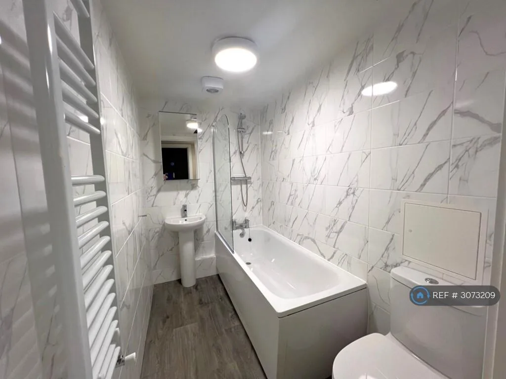 5 bedroom flat for rent