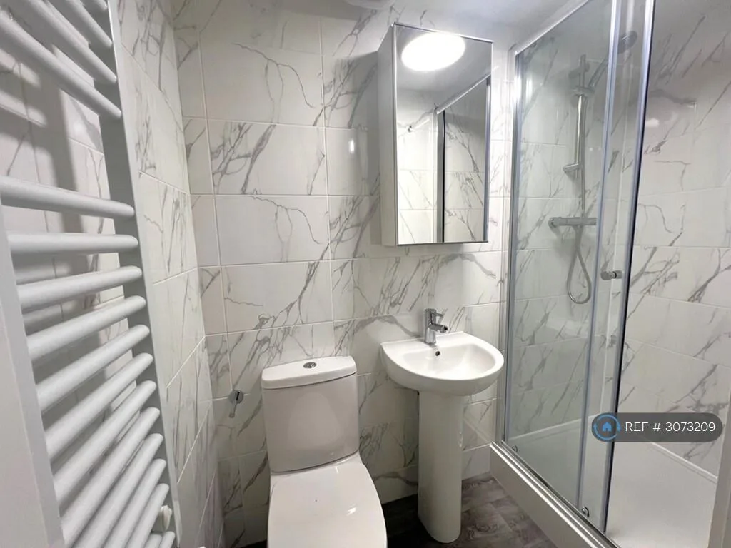 5 bedroom flat for rent