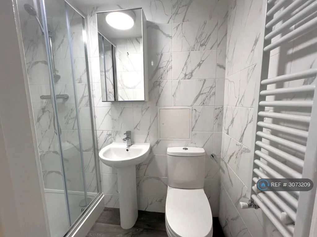 5 bedroom flat for rent
